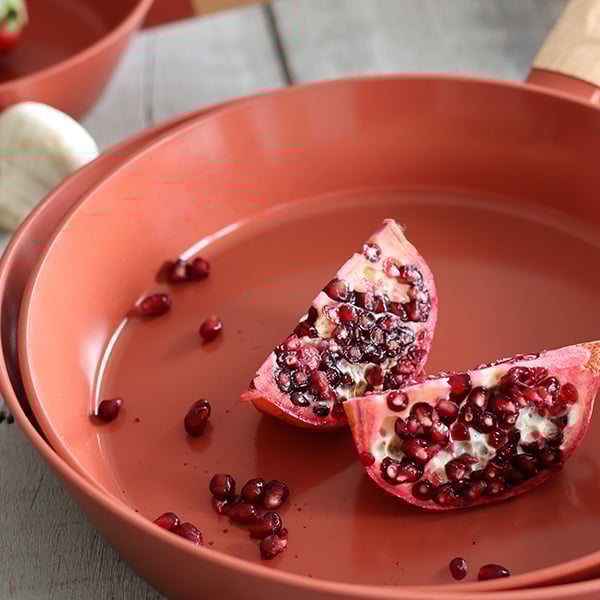 Poêle Ector induction aluminium revêtu manche en bois 28 cm rouge Ogo - Mathon - 3