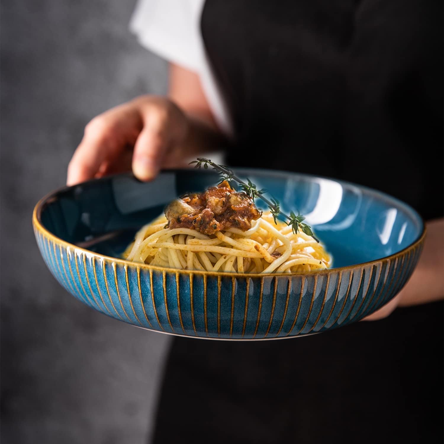 Assiette creuse en céramique bleue avec lignes dorées Vendos85 - Mathon