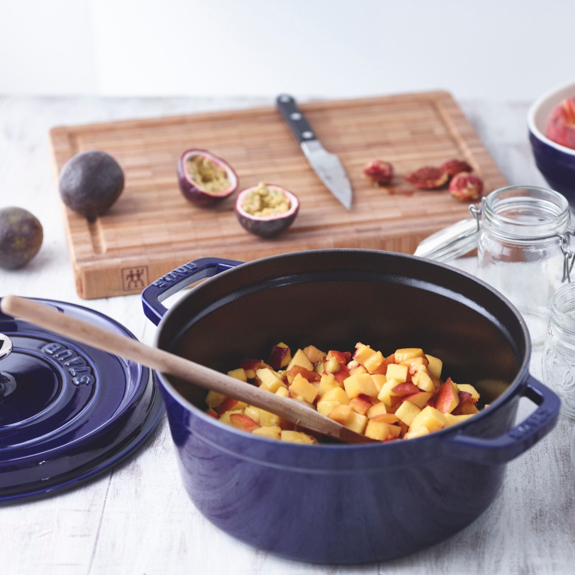 Cocotte 24 cm, Rond(e), Bleu intense, Fonte Staub - Mathon - 2