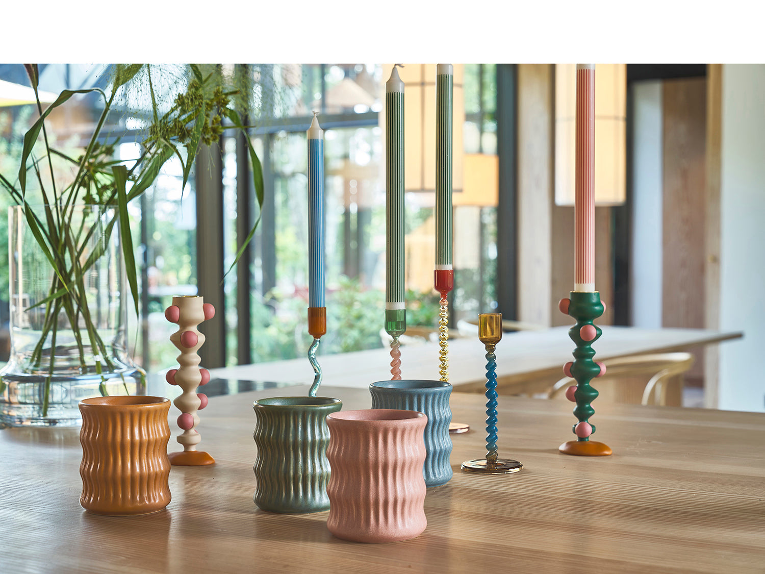 Bougeoir orné de petites boule Styles en Polyrésine Blanc cassé/Rose Villa Collection - Mathon - 6