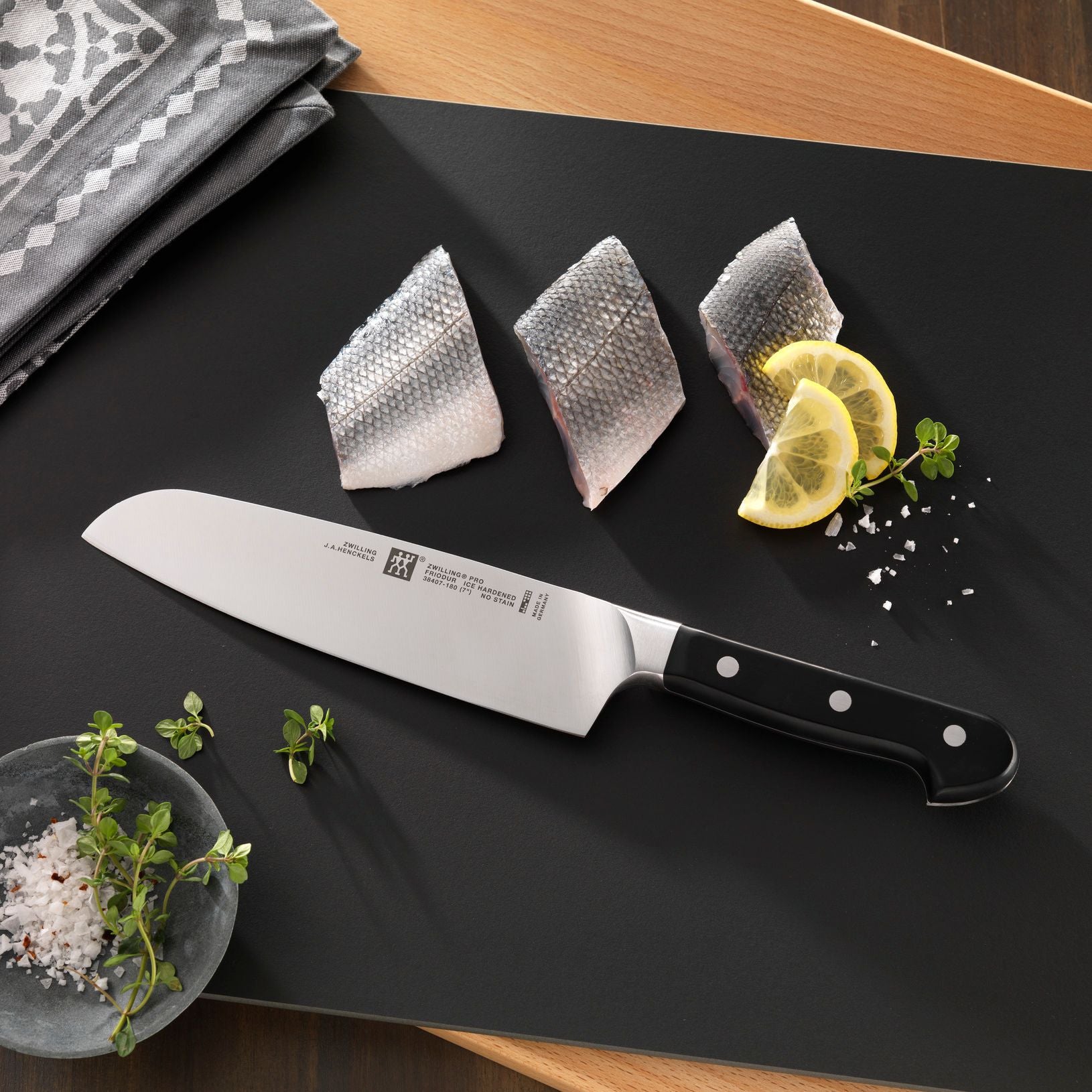 Couteau santoku ZWILLING® Pro Zwilling - Mathon - 2