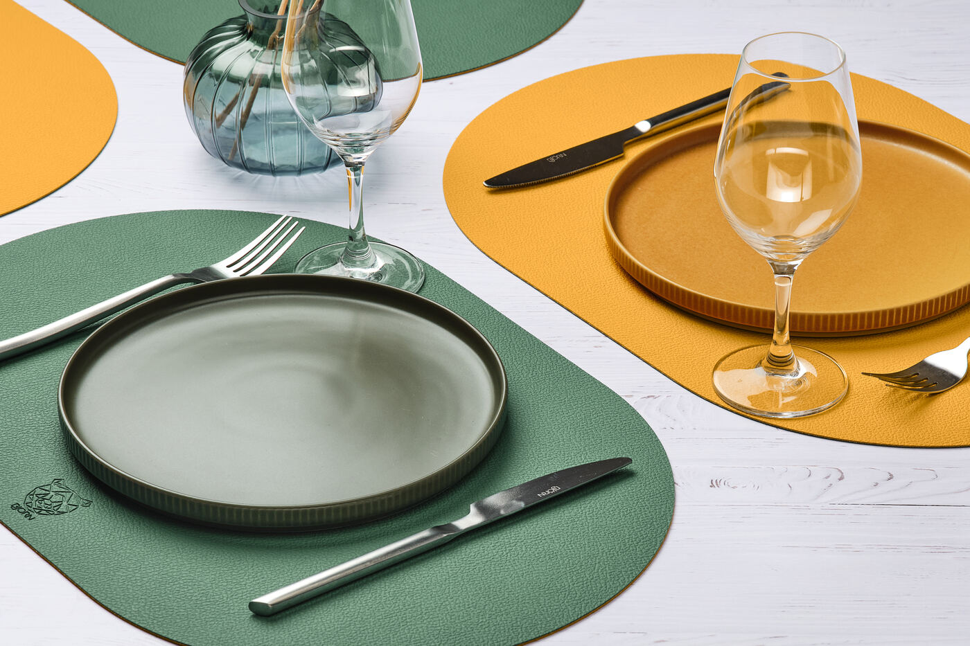 Set de table ovale réversible - 6 pièces - Cuir recyclé jaune moutarde et vert sapin Björn - Mathon - 2