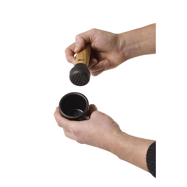 Mortier et pilon denté en fonte et bois d