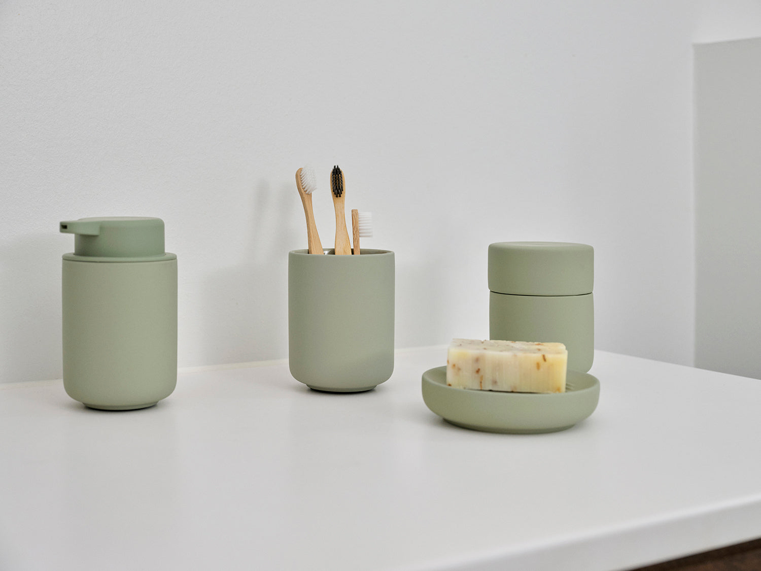 Gobelet pour brosse à dents UME en grès Vert eucalyptus Zone Denmark - Mathon - 2