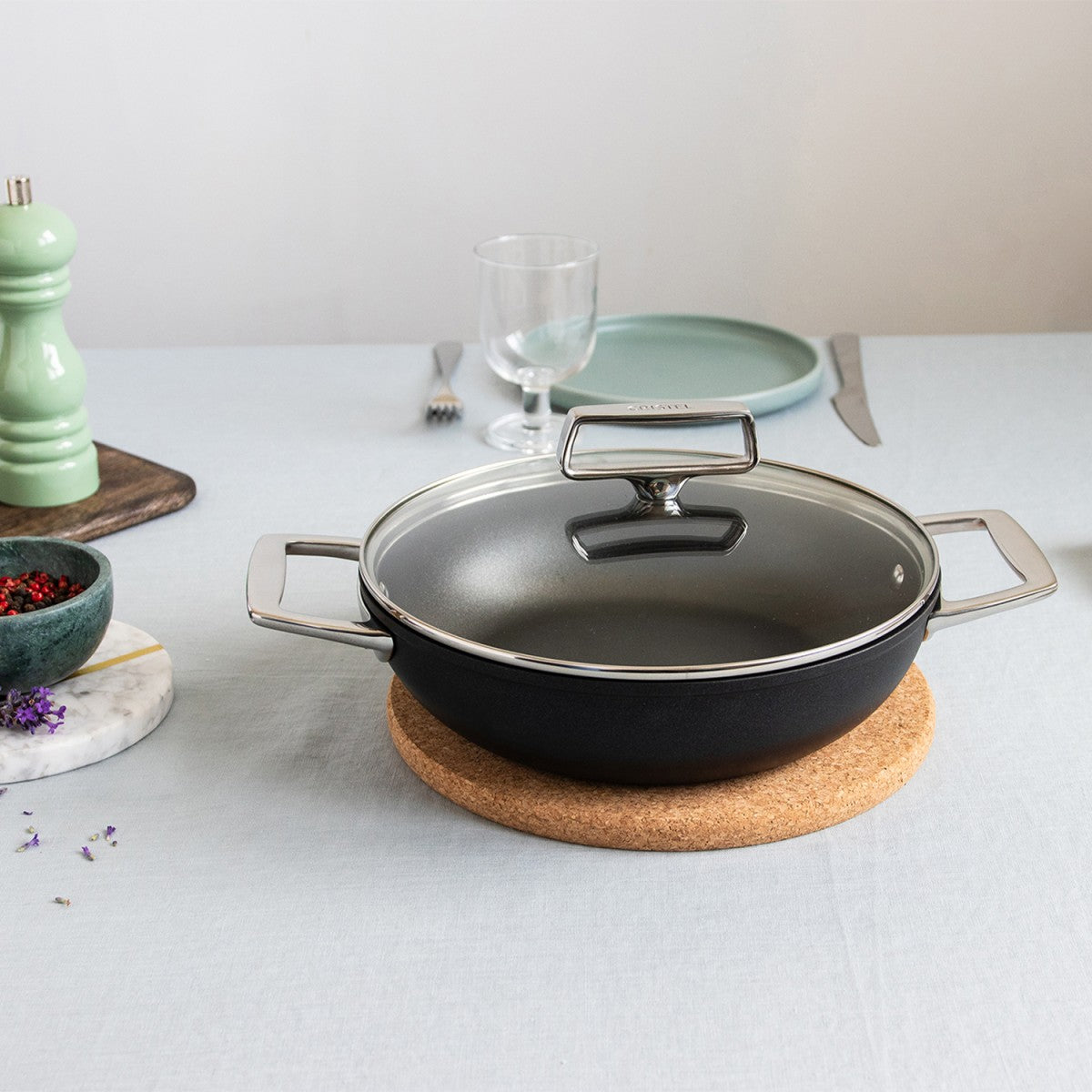 Sauteuse aluminium à anses fixes avec couvercle en verre 24cm Cristel - Mathon - 2