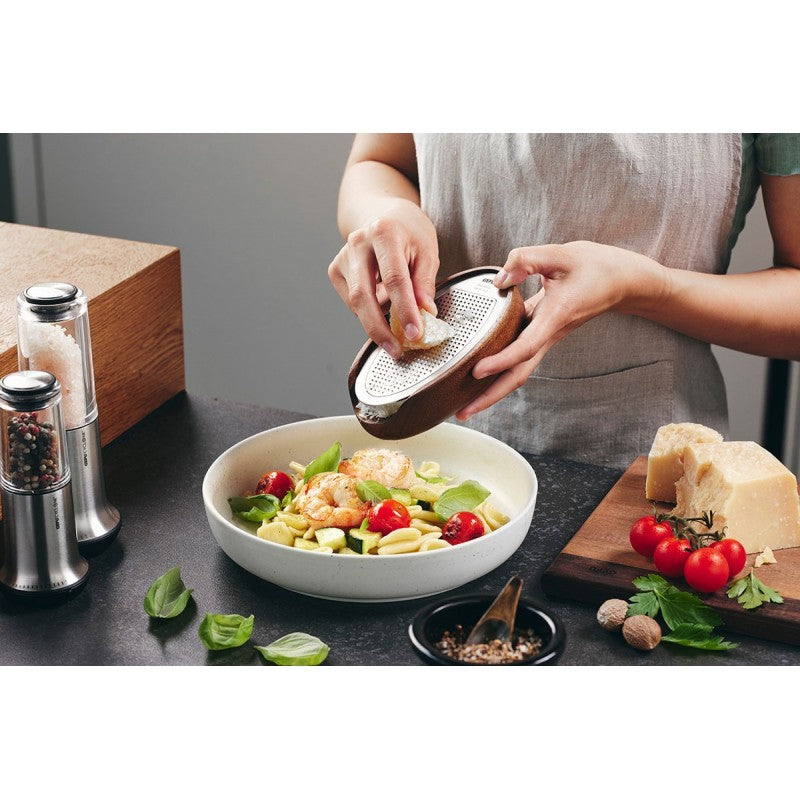 Râpe à parmesan Parmezo en inox et bois d