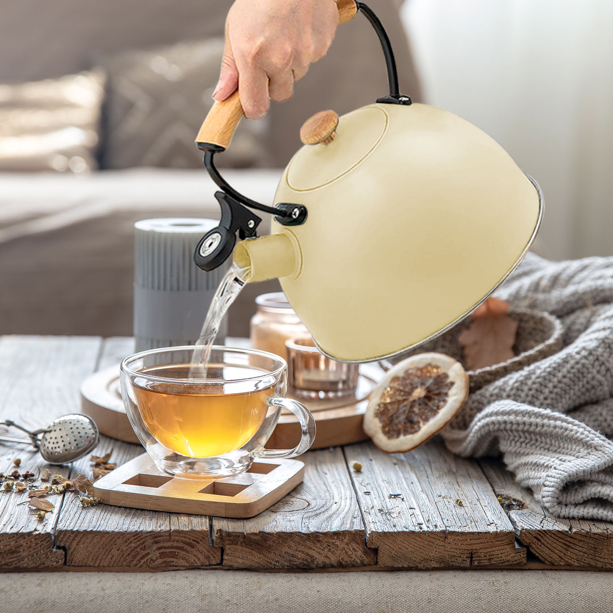 Bouilloire à Induction Théière Sifflet 2,3L  Acier Inox. Retro, Poignée en Bois  Jaune Pastel - Mathon - 2