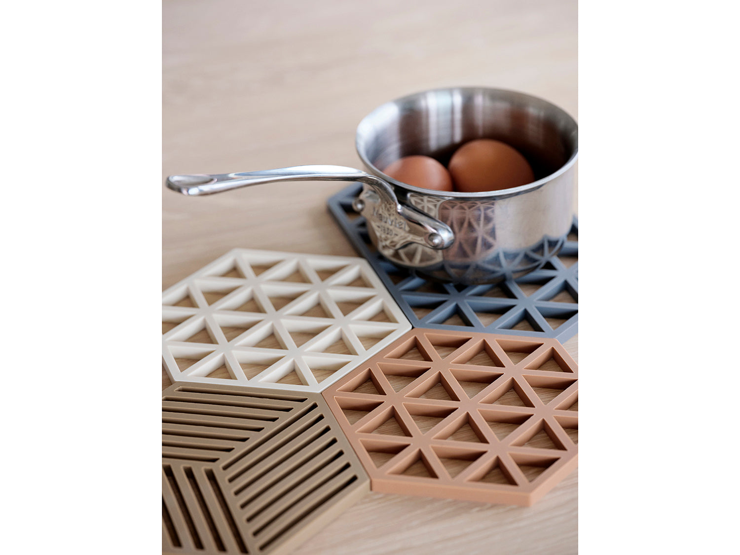 Dessous-de-plat HEXAGON en silicone Camel foncé Zone Denmark - Mathon - 3