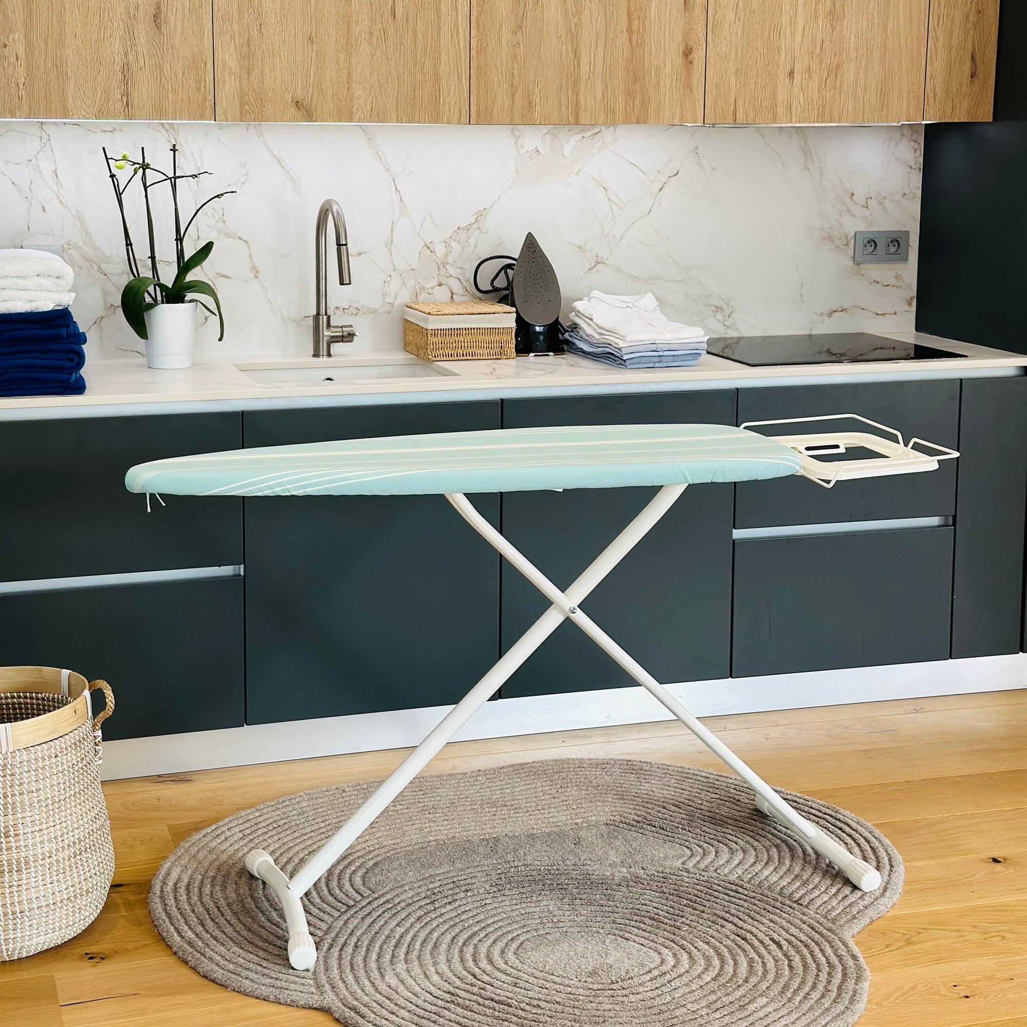 Table à repasser bermude 124x40cm Kitchen Move www.mathon.fr