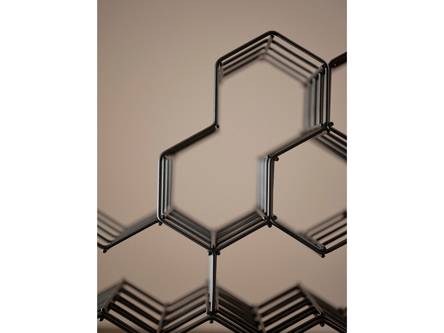 Support à bouteilles en fil ROCKS en acier thermolaqué Noir Zone Denmark - Mathon - 4