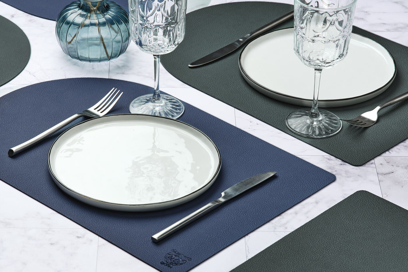 Set de table rectangovale réversible - 6 pièces - Cuir recyclé bleu nuit et gris anthracite Björn - Mathon - 2
