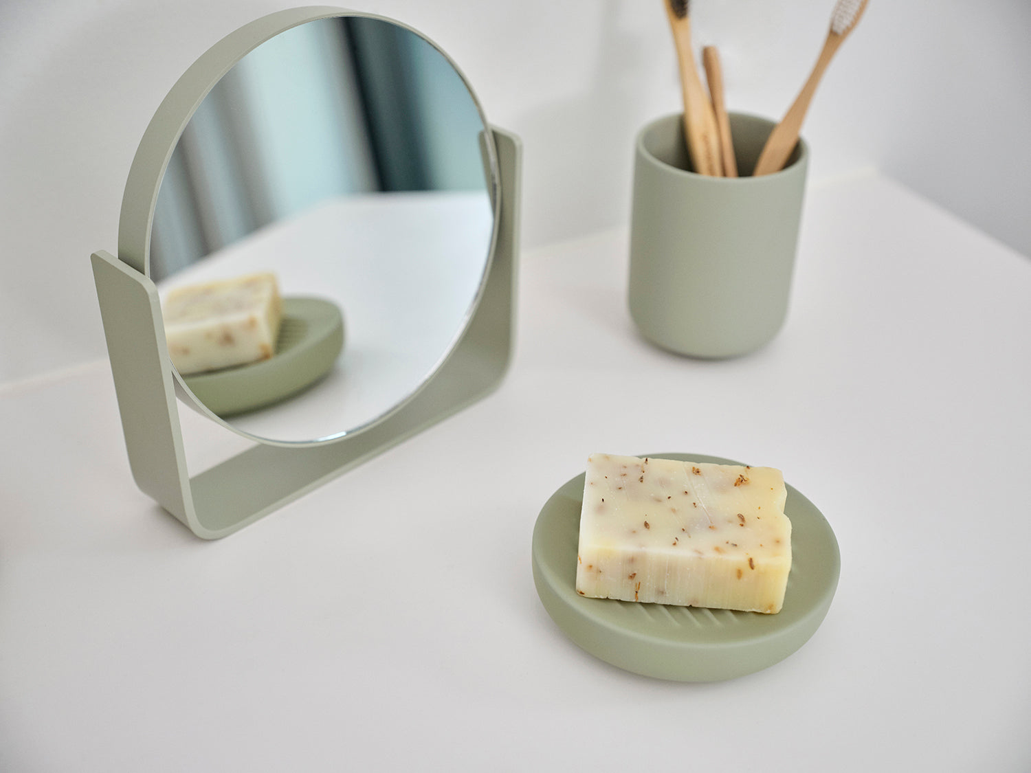 Gobelet pour brosse à dents UME en grès Vert eucalyptus Zone Denmark - Mathon - 5