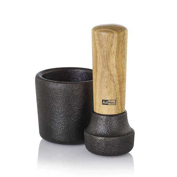 Mortier et pilon denté en fonte et bois d
