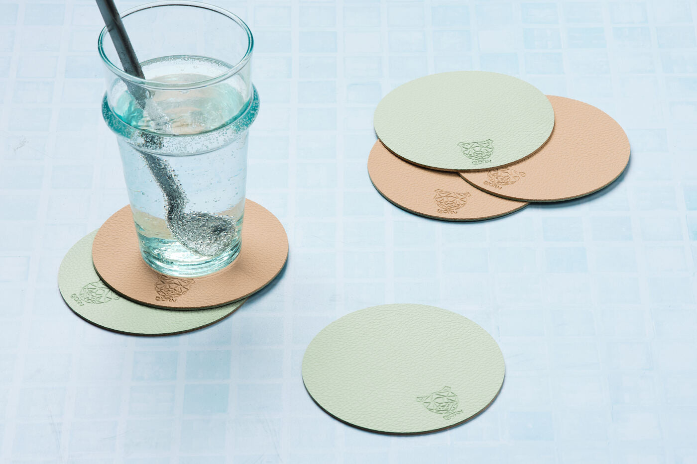 Sous-verre rond réversible - 6 pièces - Cuir recyclé rose pâle et vert pâle Björn - Mathon - 2