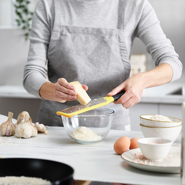 Râpe GripGrater à lame épaisse en inox jaune Joseph Joseph - Mathon - 5