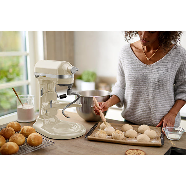 Robot pâtissier multifonction Artisan à bol relevable 5,6 L crème 5KSM60SPXEAC Kitchenaid - Mathon - 3