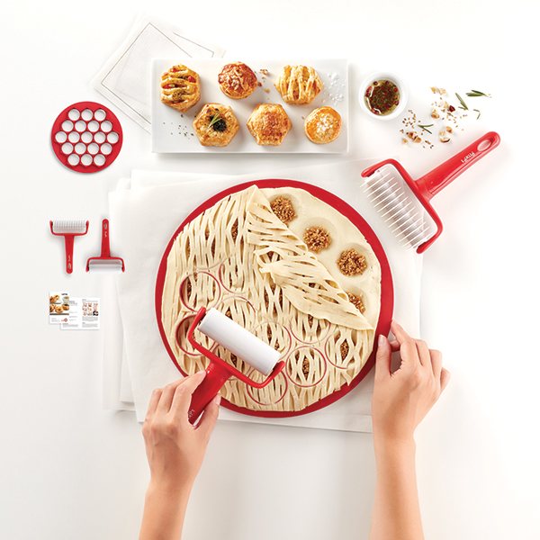 Kit 19 petits fours avec découpoirs et roulettes Lékué - Mathon - 1