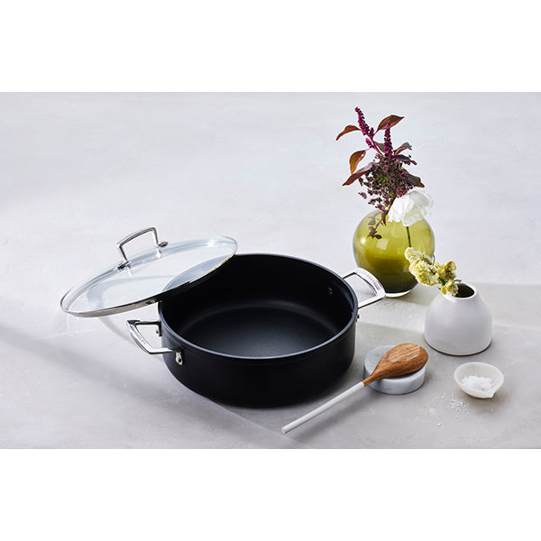 Sauteuse rondeau anti-adhérente Les Forgées 28 cm et couvercle en verre Le Creuset - Mathon - 4