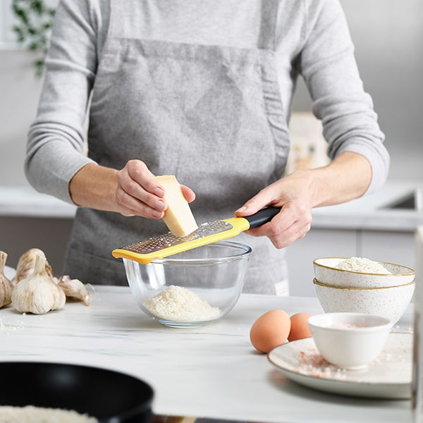 Râpe GripGrater à lame épaisse en inox jaune Joseph Joseph - Mathon - 4