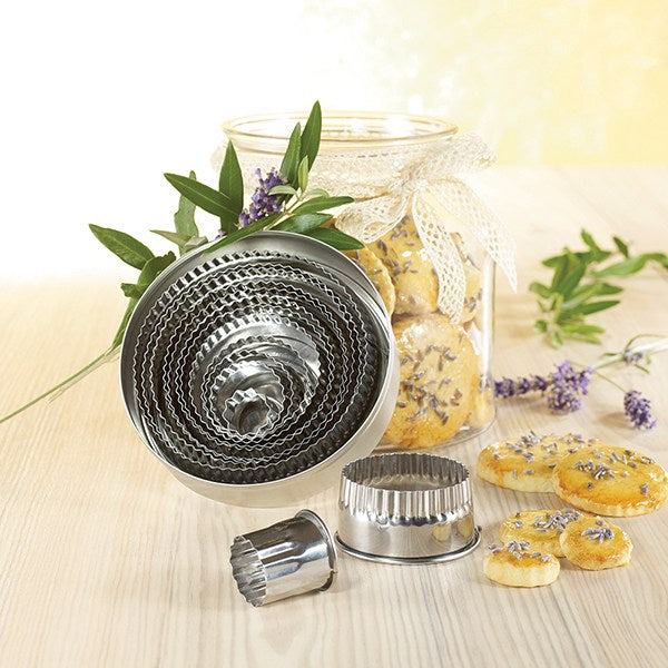 Boîte de 14 découpoirs ronds cannelés en inox  2 à 10,7 cm Mathon - Mathon - 2